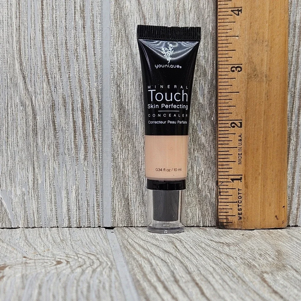 Younique Mineral Touch Skin Perfecting Concealer Scarlet 0.34oz 10ml Coverage